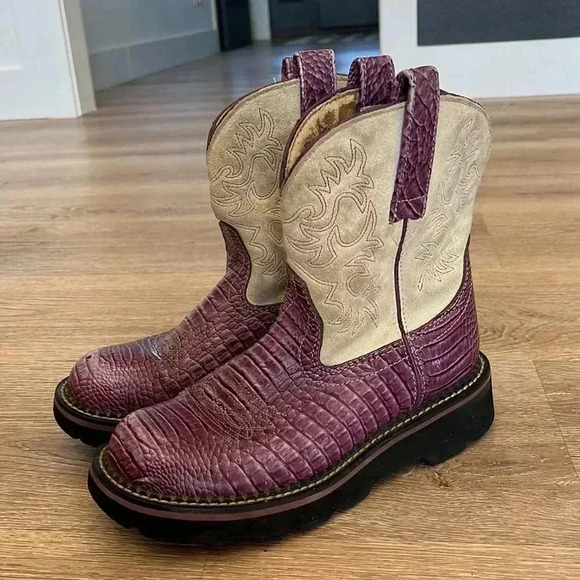 VTG. Ariat Fatbaby PURPLE /BONE CROCODILE PRINT Leather Mid Calf Boots Size 6.5 - Picture 1 of 16